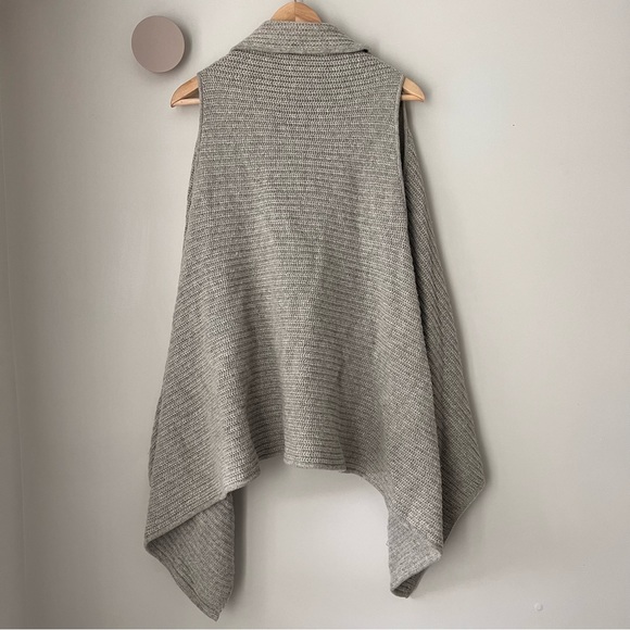 Club Monaco Wool cashmere vest wrap - Picture 2 of 4